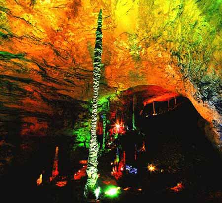 長沙出發(fā)到溶洞奇觀黃龍洞、天門山、玻璃棧道、鳳凰古城九景往返三日游