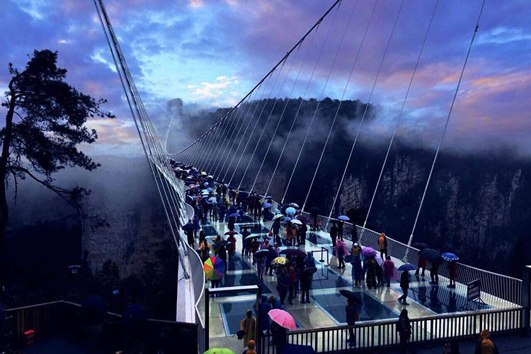 長(zhǎng)沙出發(fā)到張家界玻璃橋、天門山、玻璃棧道、鳳凰古城3日游