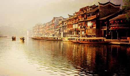 張家界國家森林公園、袁家界、天子山、大峽谷、玻璃橋、鳳凰古城兩晚三日游