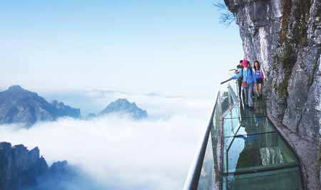 張家界國家森林公園、天子山、袁家界、金鞭溪、十里畫廊、玻璃橋、天門山、玻璃棧道兩晚三日游