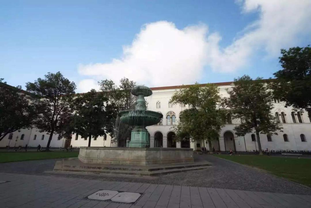 德国留学生英语_去德国留学讲英语_留学德国英语有要求吗