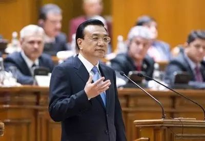 他认为学习历史很重要英文_重要历史意义英语_历史重要性的英文