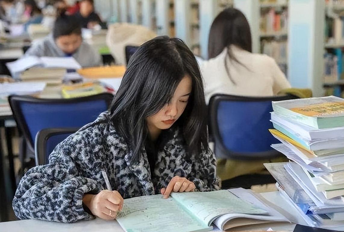 招生考试英语参与得学生有哪些_招生考试英语参与得学生怎么写_学生不得参与招生考试英语